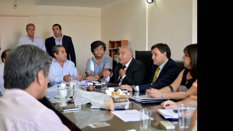 Legisladores adelantan el examen del Presupuesto