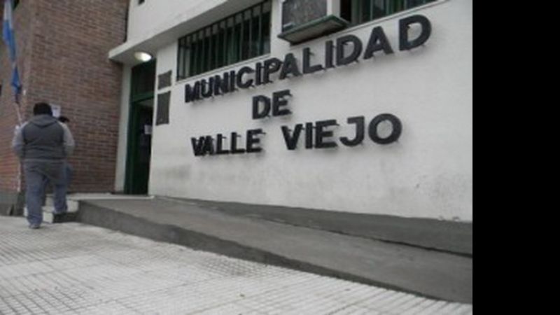 Jalile avanzó con los despidos y cesanteados “toman” el municipio