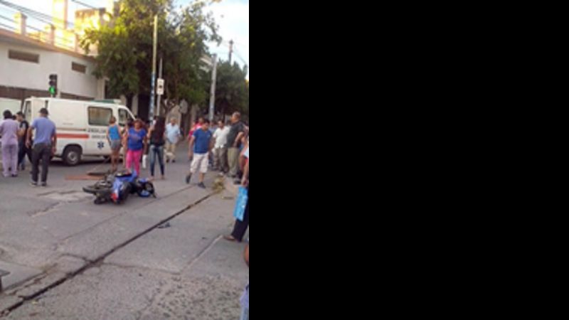 Un bebé con traumatismo de cráneo al caer de una moto