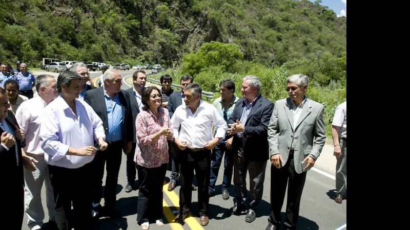 La Gobernadora inauguró la nueva pavimentación entre La Puerta y El Rodeo