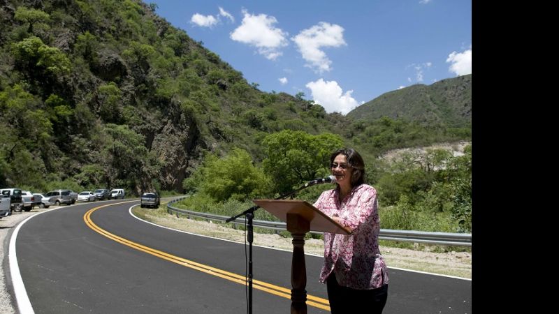 La Gobernadora inauguró la nueva pavimentación entre La Puerta y El Rodeo