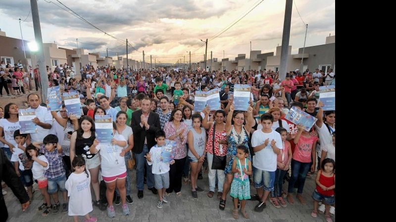 Entrega de viviendas en Valle Chico