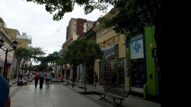 Los comercios cierran temprano y mañana es feriado