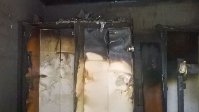 Por jugar con fuegos artificiales incendiaron una vivienda