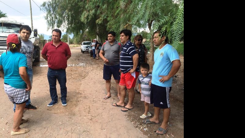 Trabajan en el restablecimiento del servicio de agua en Tinogasta