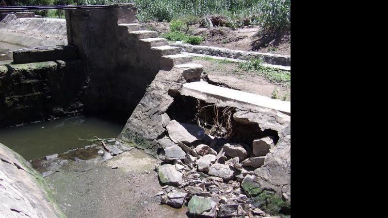 Por vandalismo en canales de riego, sin agua para los regantes