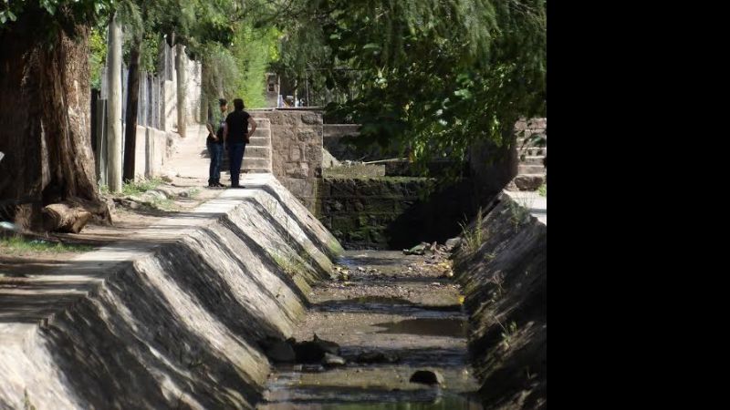 Por vandalismo en canales de riego, sin agua para los regantes
