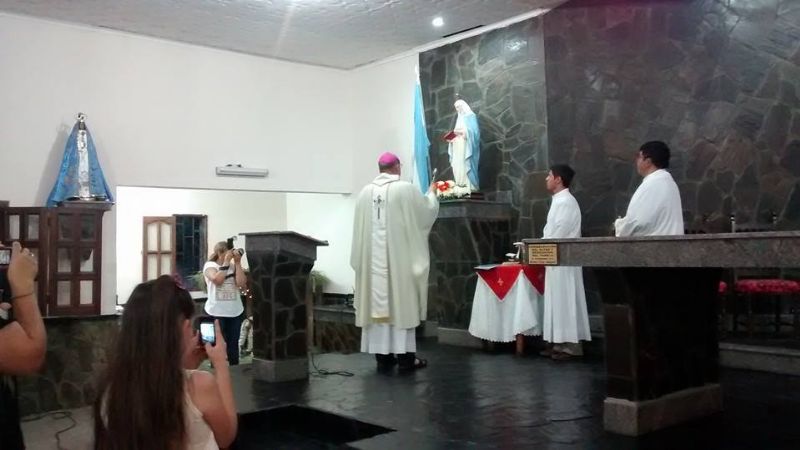 El Obispo consagró el altar y dedicó el templo de San Ramón