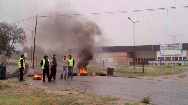 Piquete de empleados de seguridad en la ruta 46 que reclaman 7 meses de sueldo