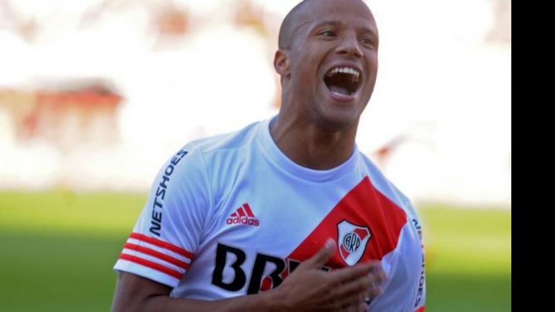 Carlos Sánchez, es el “Rey de América”, relegando a Tevez