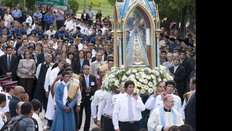 Detalles de la transmisión televisiva satelital de la procesión de la Virgen