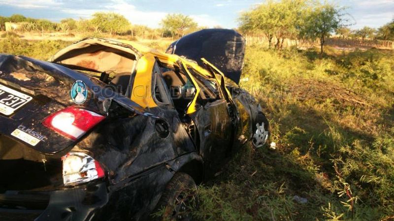 Una mujer y una adolescente murieron tras un vuelco en la ruta 157