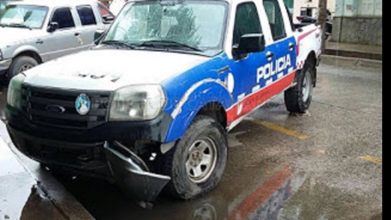 Roban en un “pub” y chocan un móvil policial