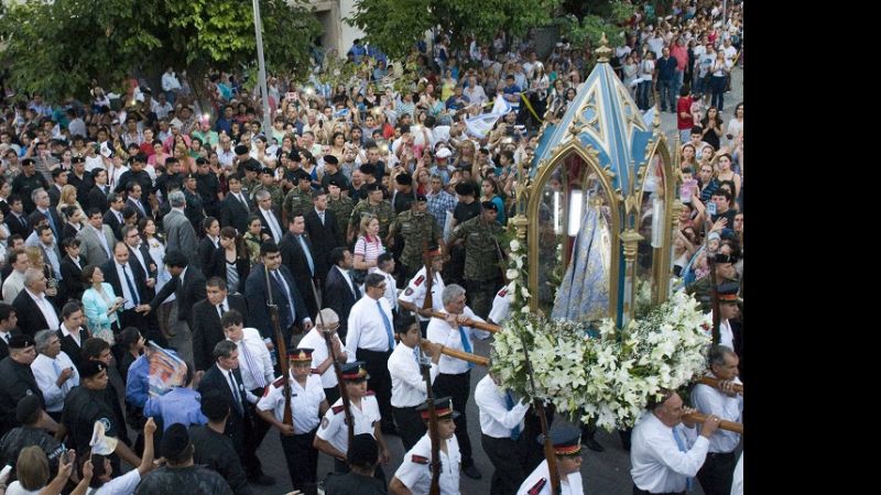 María caminó junto a su pueblo