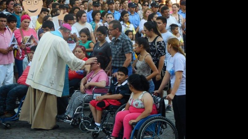 María caminó junto a su pueblo