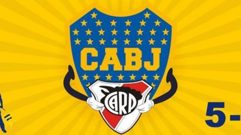 No podían faltar los afiches con cargadas de Boca hacia River