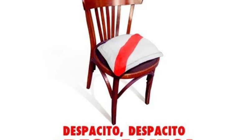 No podían faltar los afiches con cargadas de Boca hacia River