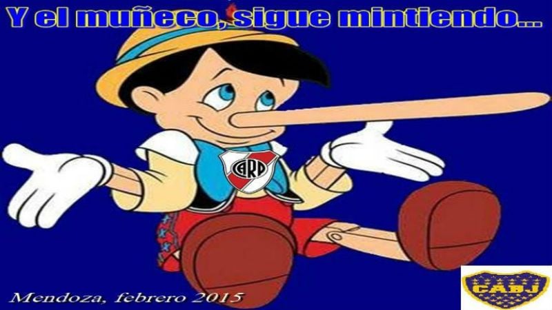 No podían faltar los afiches con cargadas de Boca hacia River