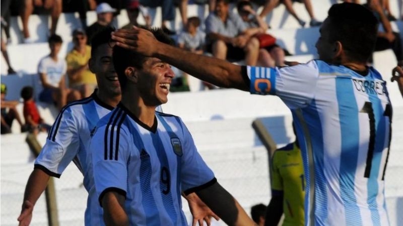 Argentina y Brasil “pelean” por la punta y la historia en el Sub 20