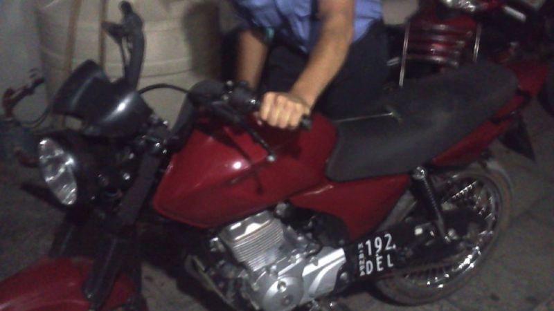 Arrebatadores propinaron brutal golpiza a dos policías