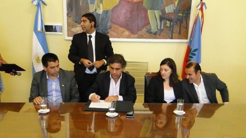 Un millón de pesos para dos nuevos polos avícolas