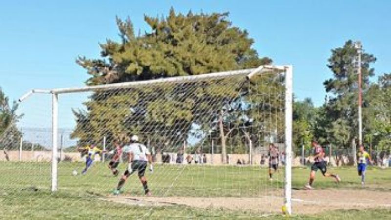 San Luis de Belén goleó 5-1 y es más puntero en la Zona 48