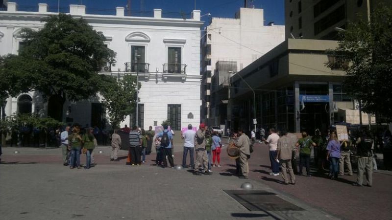 Becados de salud siguen sin solución