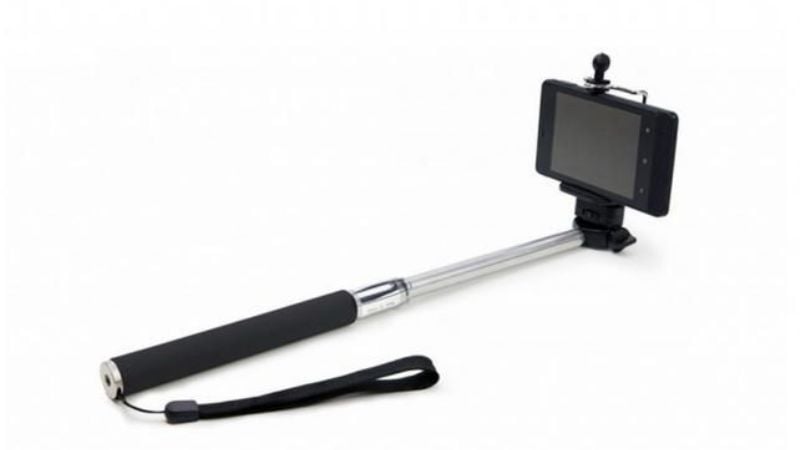 ¿Cómo se llama en español el "palito" para sacarse una selfie?