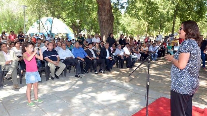 Corpacci entregó maquinaria a productores de Capayán