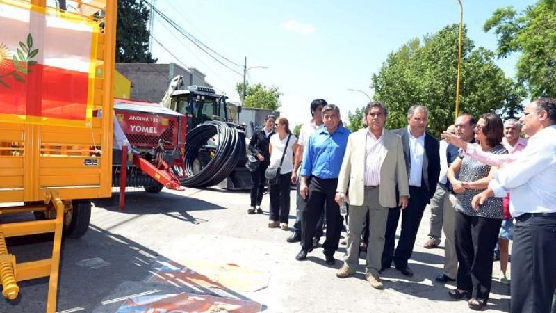 Corpacci entregó maquinaria a productores de Capayán