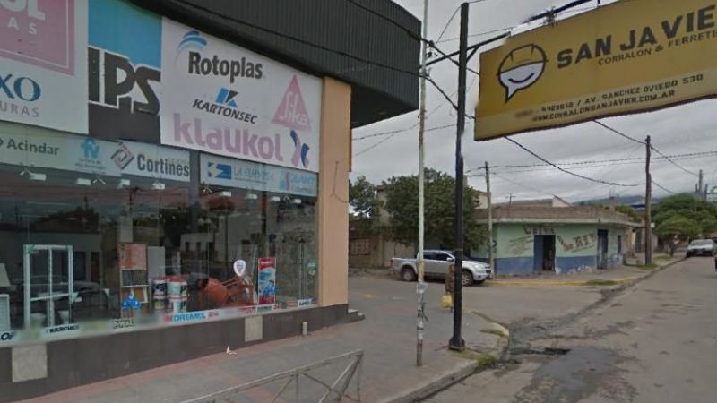 Empleados de un corralón, detenidos por robo