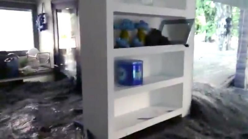 Impactante: el río pasó por el living de su casa en Villa Allende