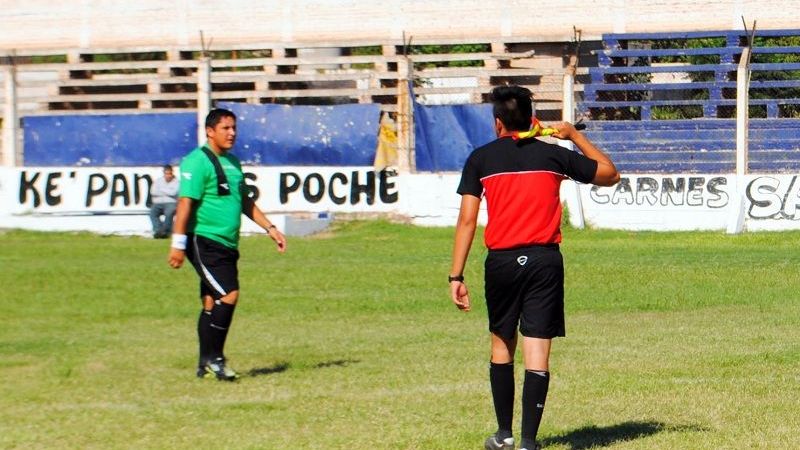 “Qué panzas…, los referís…!!!”