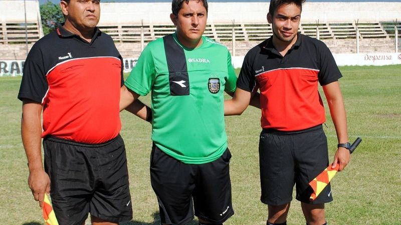 “Qué panzas…, los referís…!!!”