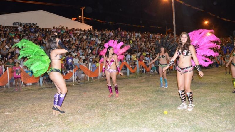 Una multitud vivió la fiesta del Carnaval en Valle Viejo