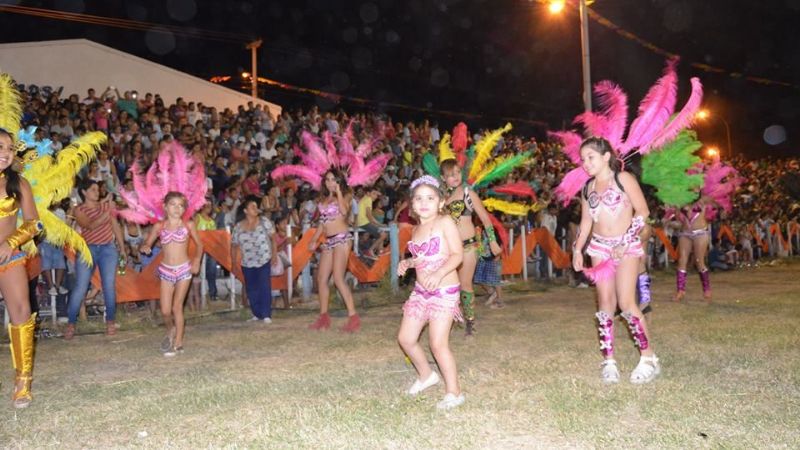Una multitud vivió la fiesta del Carnaval en Valle Viejo