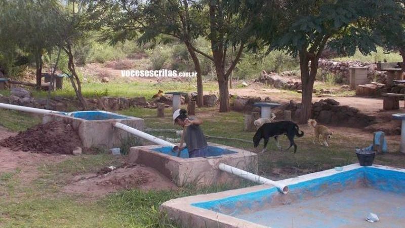 El balneario de Tinogasta en alerta por crecida del río