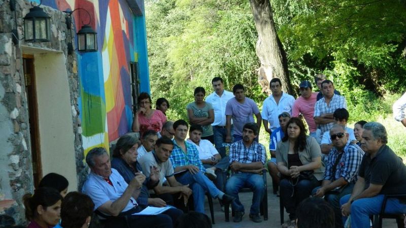 Dusso habló con vecinos por badén en Huaycama