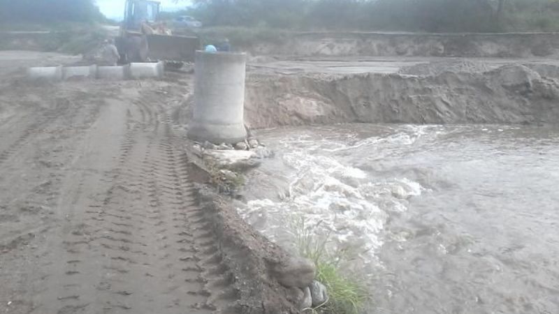 Habilitan el paso por el badén en Huaycama