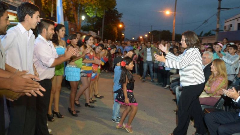 Multitudinario acto de Lucía en Los Altos