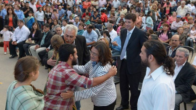 Multitudinario acto de Lucía en Los Altos