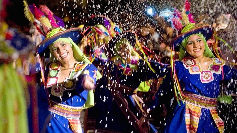 A puro color y alegría se despidió el carnaval en el B° Parque América