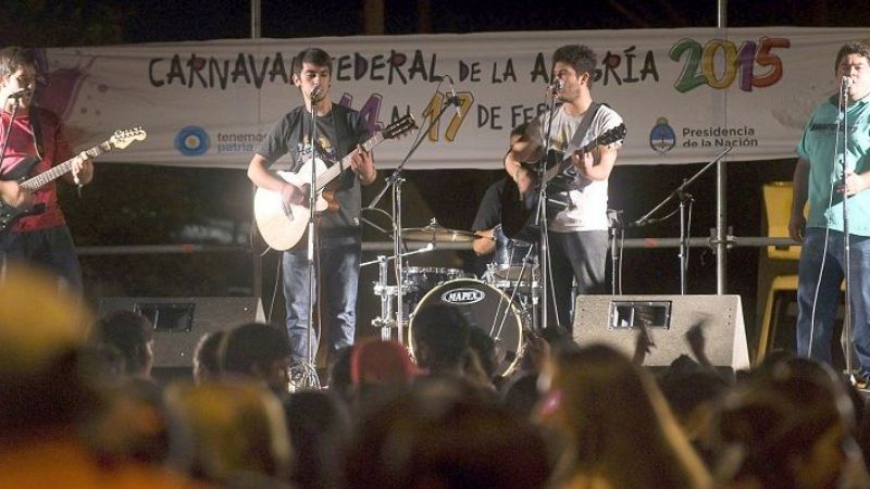 A puro color y alegría se despidió el carnaval en el B° Parque América