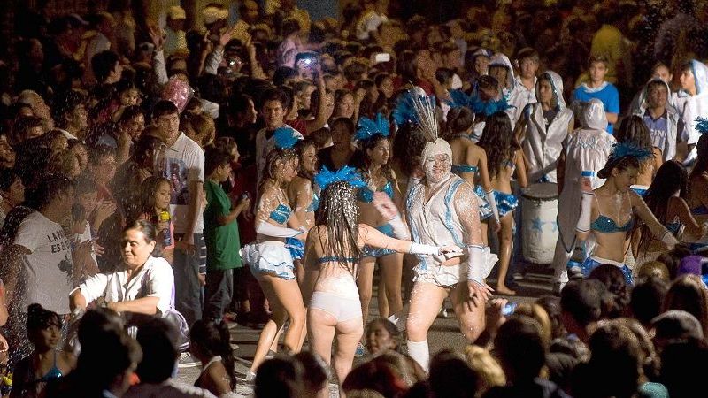 A puro color y alegría se despidió el carnaval en el B° Parque América