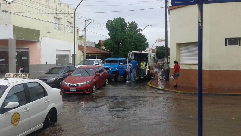 Chocó y abandonó a su amiga tirada