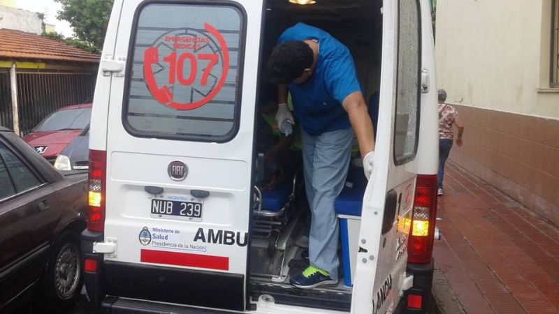 Chocó y abandonó a su amiga tirada