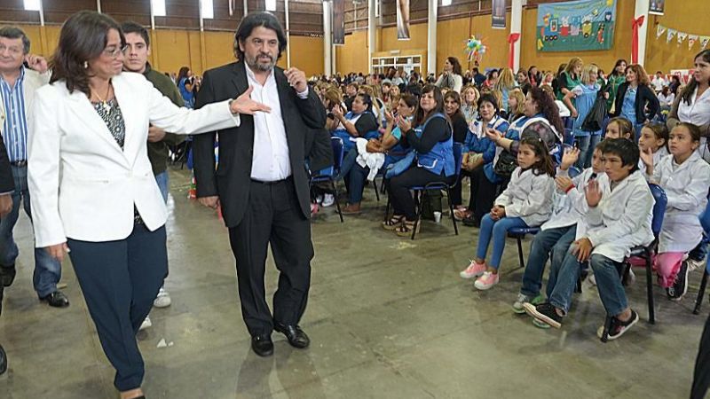 “Más niños estudiando y más docentes trabajando”