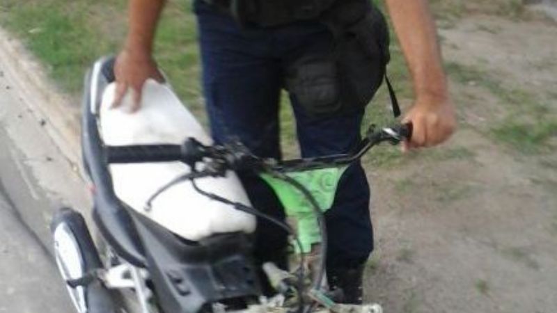 Tras una persecución, aprehendieron a un joven y recuperan una moto robada
