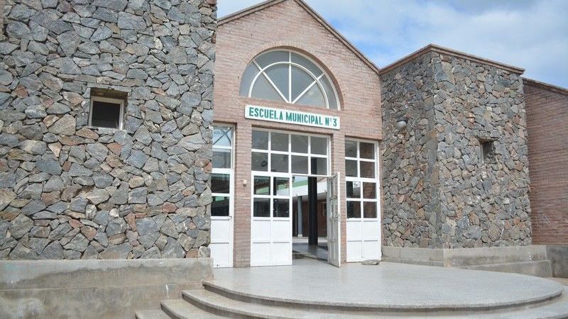 Tareas de mantenimiento en las escuelas municipales capitalinas