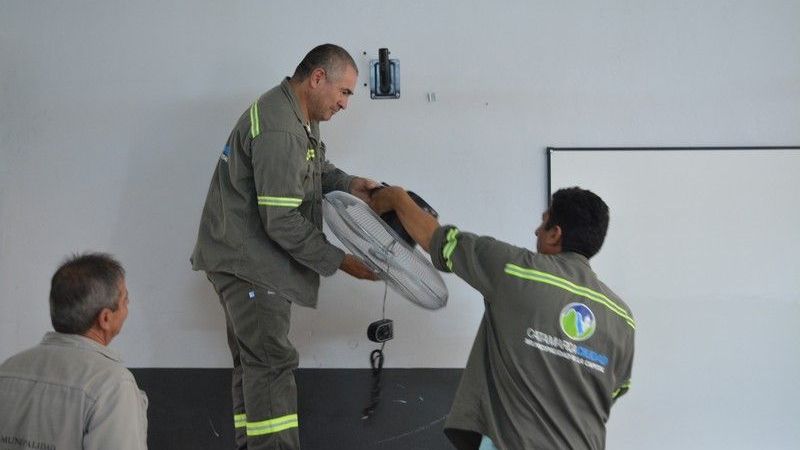 Tareas de mantenimiento en las escuelas municipales capitalinas